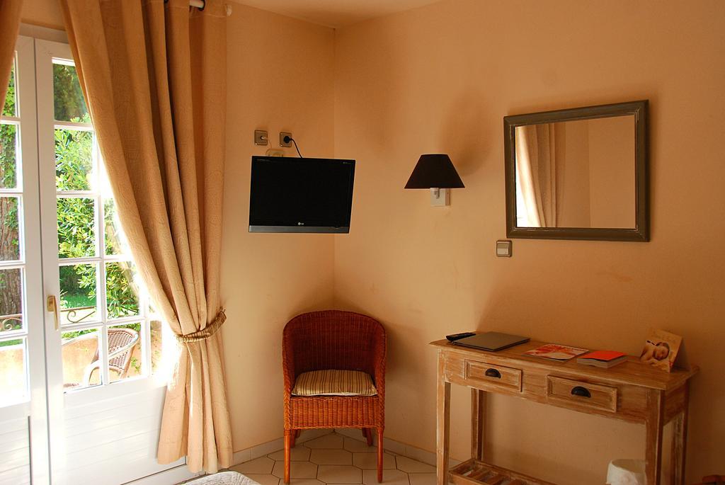 Hotel Les Mazets Des Roches Tarascon Room photo