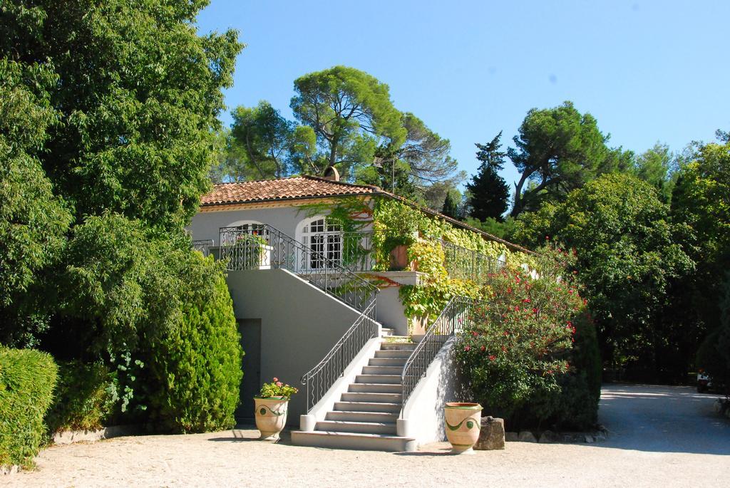 Hotel Les Mazets Des Roches Tarascon Exterior photo