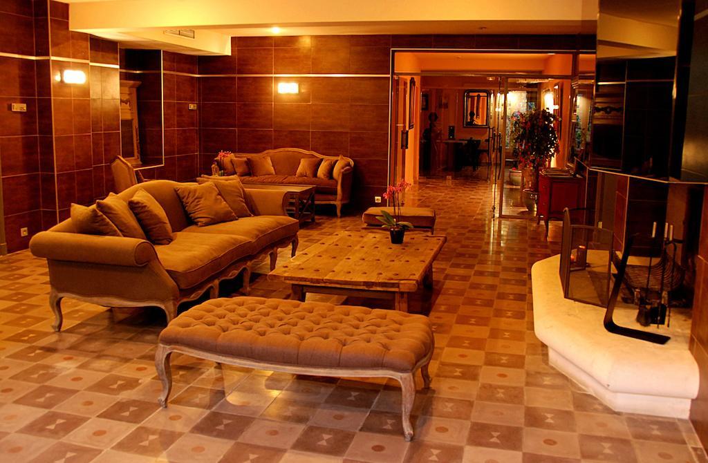 Hotel Les Mazets Des Roches Tarascon Exterior photo