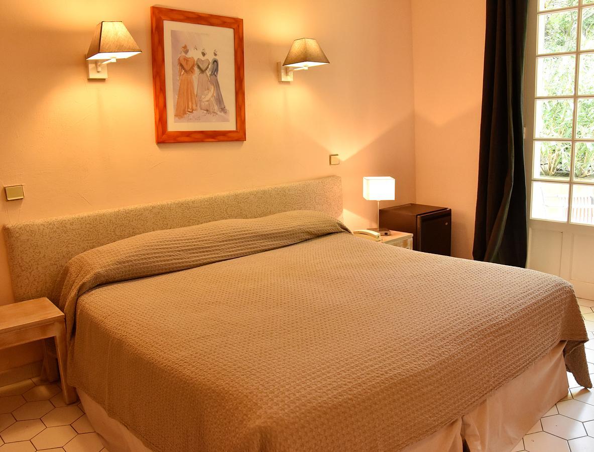Hotel Les Mazets Des Roches Tarascon Exterior photo