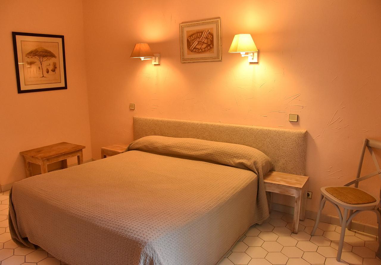 Hotel Les Mazets Des Roches Tarascon Exterior photo