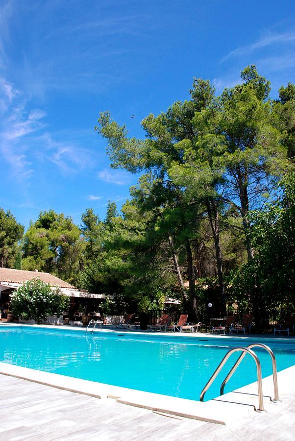 Hotel Les Mazets Des Roches Tarascon Exterior photo