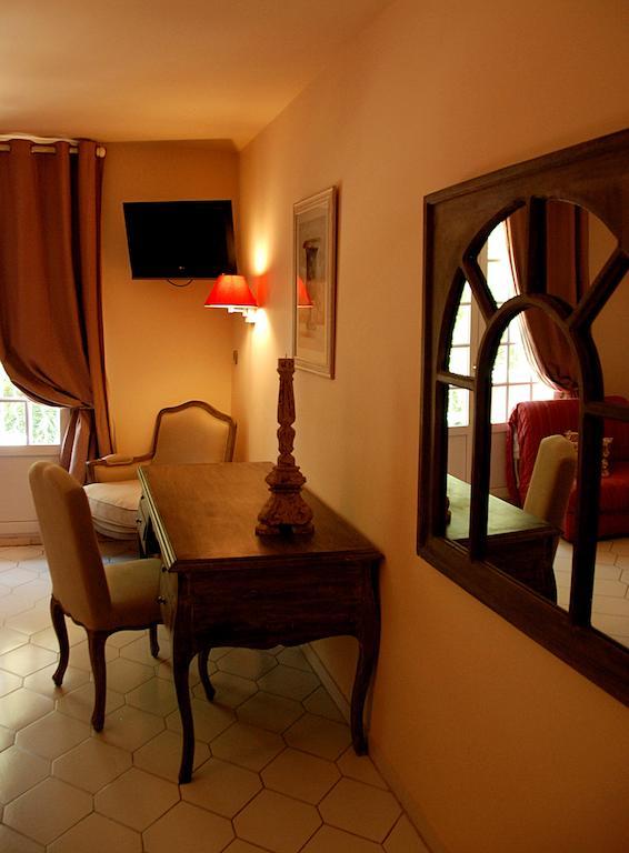 Hotel Les Mazets Des Roches Tarascon Exterior photo